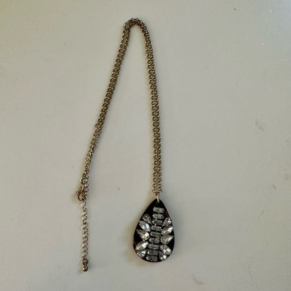 Stunning Gold Necklace with Tortoise Shell and Crystal Pendant! Brand new! - Picture 4 of 6